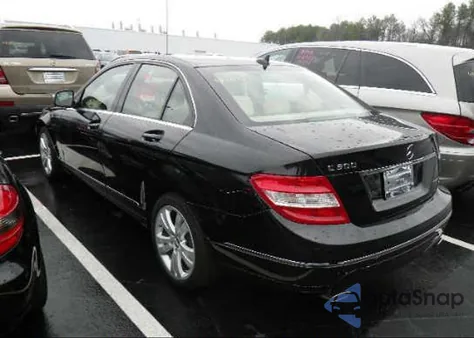 2008 Mercedes-Benz C300 z USA, uszkodzony, nr VIN WDDGF54X48R014448